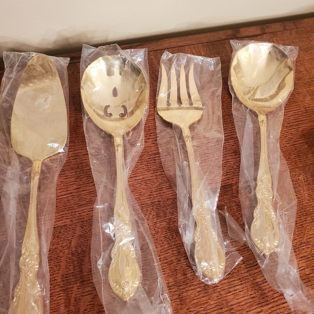 Vintage Serving Pieces. - Picture 3 of 4